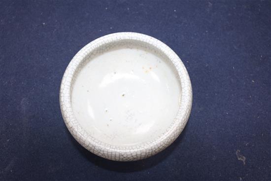 A 19th century Chinese crackleware bowl